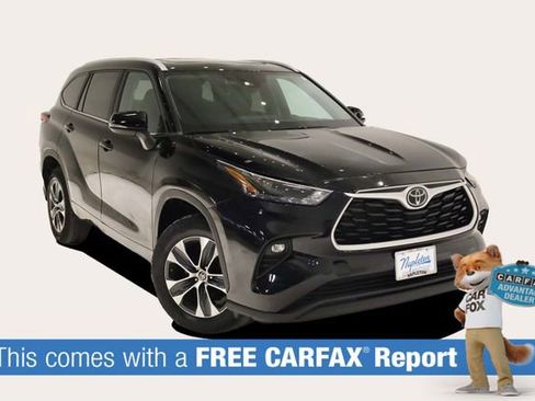 Used 2023 Toyota Highlander XLE image 2