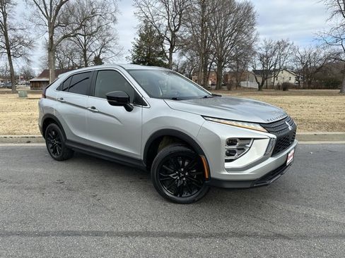 Used 2023 Mitsubishi Eclipse Cross LE image 2