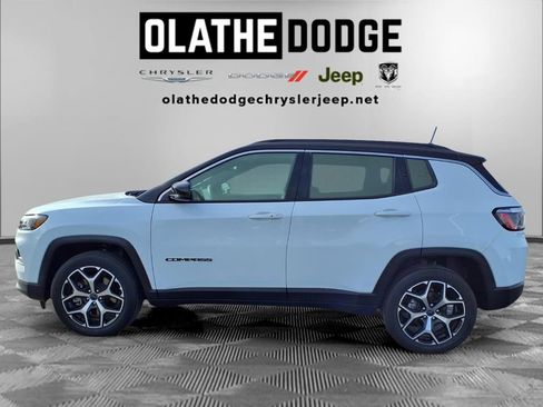 Used 2025 Jeep Compass Limited image 20