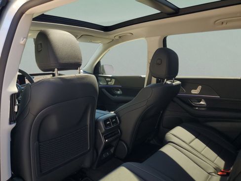 Certified 2026 Mercedes-Benz GLS 450 4MATIC image 8