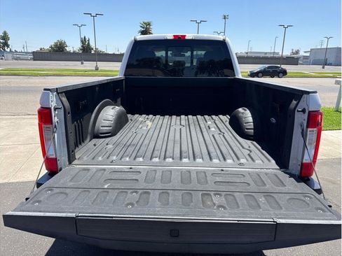 Used 2017 Ford F250 Lariat w/ Lariat Value Package AWD/4WD image 9