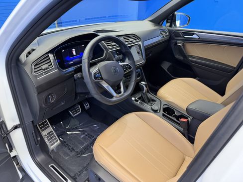 Used 2024 Volkswagen Tiguan SE R-Line AWD/4WD image 11