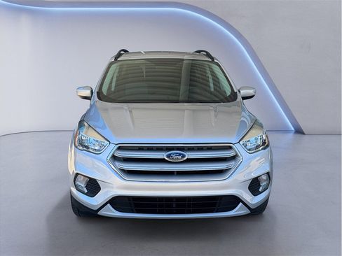 Used 2018 Ford Escape SE w/ SE Sync 3 Package FWD image 2