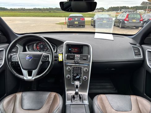 Used 2016 Volvo XC60 T5 Premier w/ Proximity Package image 12
