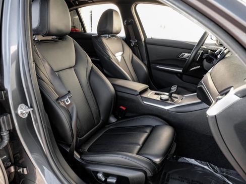 Used 2022 BMW 330i Sedan w/ Driving Assistance Package image 30