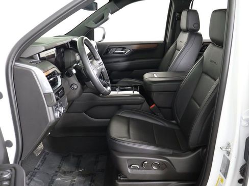 Used 2025 GMC Yukon XL Denali AWD/4WD image 36