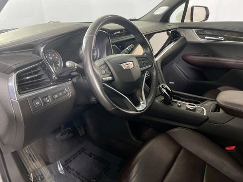 Used 2021 Cadillac XT6 Premium Luxury image 9