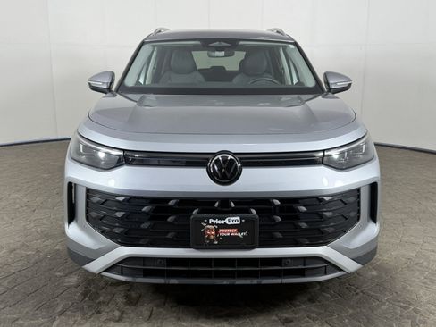 Used 2026 Volkswagen Tiguan SE FWD image 2