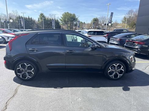 Used 2023 Kia Niro EX Touring FWD image 9