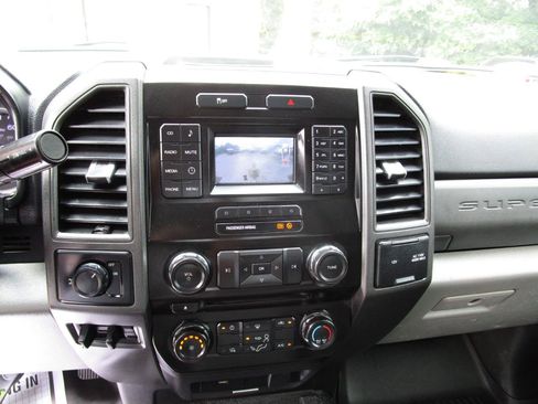 Used 2018 Ford F250 XL w/ Power Equipment Group RWD image 9