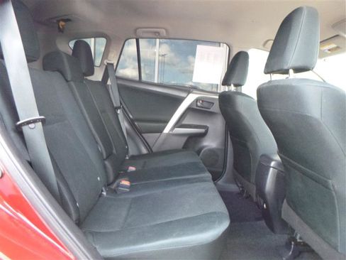Used 2018 Toyota RAV4 LE w/ Carpet Mat Package AWD/4WD image 7