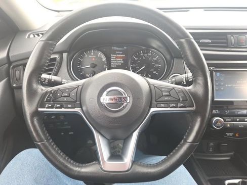 Used 2017 Nissan Rogue SV w/ SV Premium Package AWD/4WD image 37