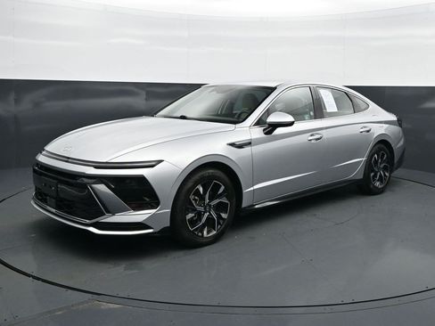Used 2025 Hyundai Sonata SEL FWD image 3