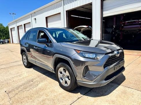 Used 2022 Toyota RAV4 LE AWD/4WD image 1