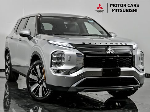 New 2025 Mitsubishi Outlander SE image 1