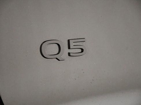 Used 2025 Audi Q5 Premium w/ Convenience Package image 9