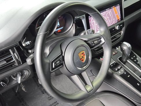 Used 2023 Porsche Macan AWD/4WD image 23