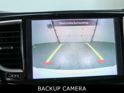 Used 2024 Chrysler Pacifica Touring-L FWD image 18