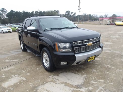 Used 2013 Chevrolet Avalanche LT w/ Suspension Package, Off-Road image 4