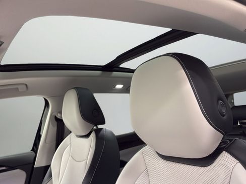 New 2026 Volkswagen Tiguan SE AWD/4WD image 18