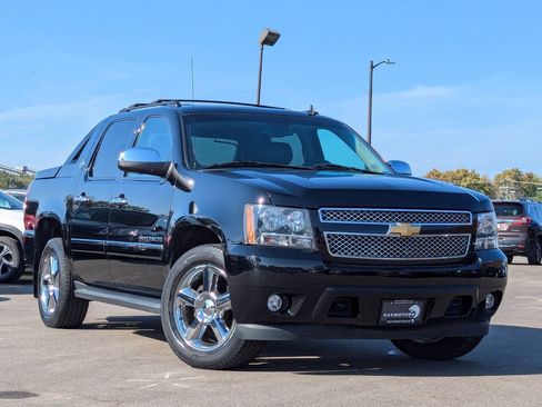 Used 2013 Chevrolet Avalanche LTZ image 33