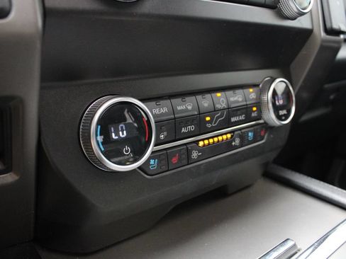 Used 2020 Ford Expedition XLT w/ Equipment Group 202A AWD/4WD image 17