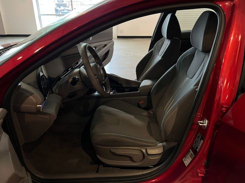 Used 2025 Hyundai Elantra SEL image 27