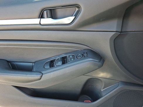 Used 2019 Nissan Altima 2.5 SL FWD image 12