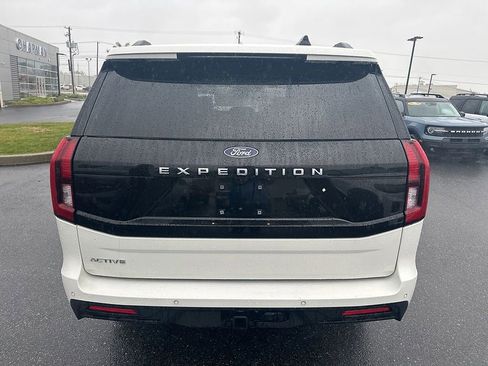 Used 2025 Ford Expedition Active AWD/4WD image 5