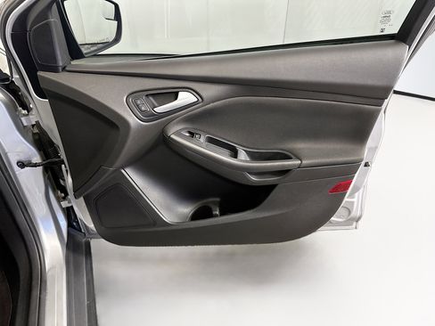 Used 2016 Ford Focus SE w/ Equipment Group 201A FWD image 30