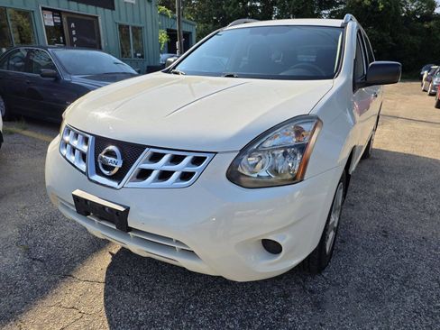 Used 2014 Nissan Rogue S w/ Convenience Package AWD/4WD image 4
