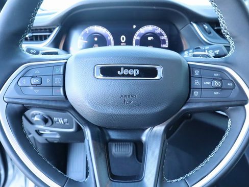 New 2025 Jeep Grand Cherokee Altitude image 3
