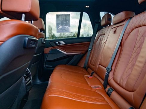 Used 2021 BMW X5 M50i image 25