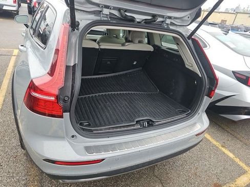 Used 2025 Volvo V60 B5 Cross Country Plus AWD/4WD image 32