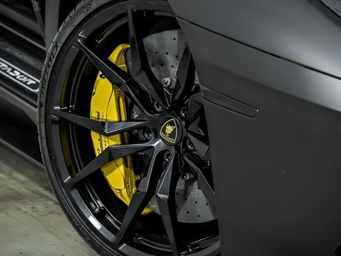 Used 2018 Lamborghini Aventador S AWD/4WD image 4