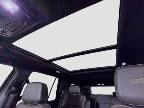 Used 2023 Chevrolet Tahoe High Country image 15