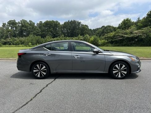 Certified 2022 Nissan Altima 2.5 SV FWD image 10