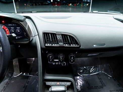 Used 2018 Audi R8 V10 w/ Premium Package image 61