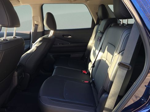 New 2026 Nissan Pathfinder SL FWD image 10