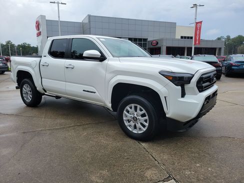 Certified 2026 Toyota Tacoma SR5 AWD/4WD image 8