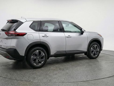 Used 2025 Nissan Rogue SV image 9