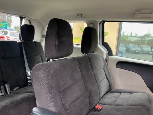 Used 2014 Dodge Grand Caravan American Value Package FWD image 18