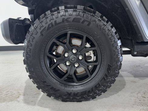 Used 2025 Jeep Wrangler Unlimited Sport AWD/4WD image 8