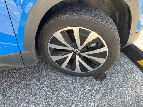 Used 2023 Volkswagen Taos SE w/ Panoramic Sunroof Package image 16