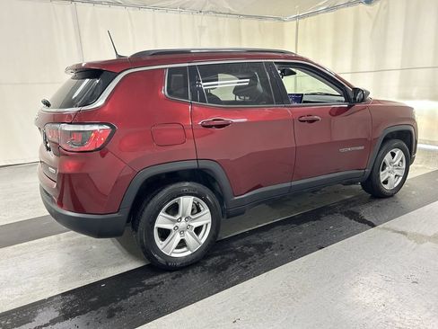Used 2022 Jeep Compass Latitude w/ Convenience Group AWD/4WD image 2