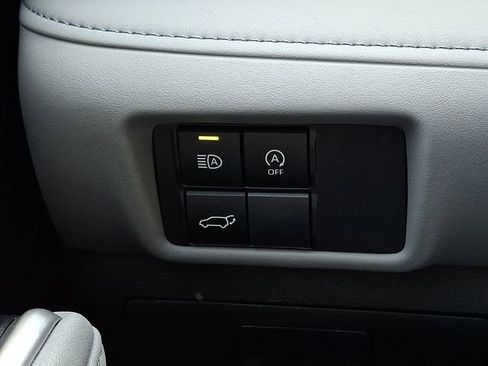 Used 2023 Toyota Highlander LE image 24