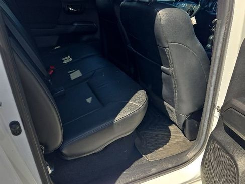 Used 2022 Toyota Tacoma TRD Sport w/ TRD Premium Sport Package AWD/4WD image 10