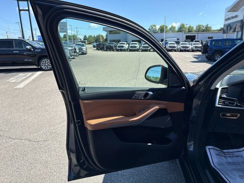 Used 2021 BMW X7 xDrive40i w/ Premium Package AWD/4WD image 12