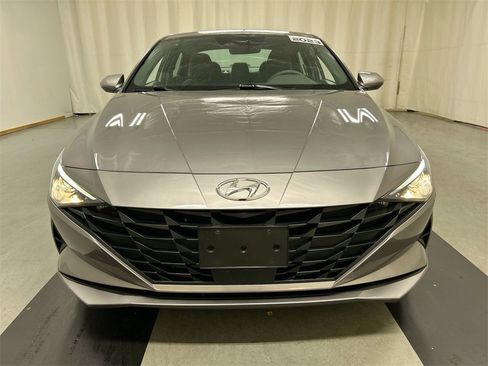 Used 2023 Hyundai Elantra SEL w/ Convenience Package image 3