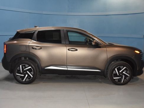Certified 2025 Nissan Kicks SV FWD image 20
